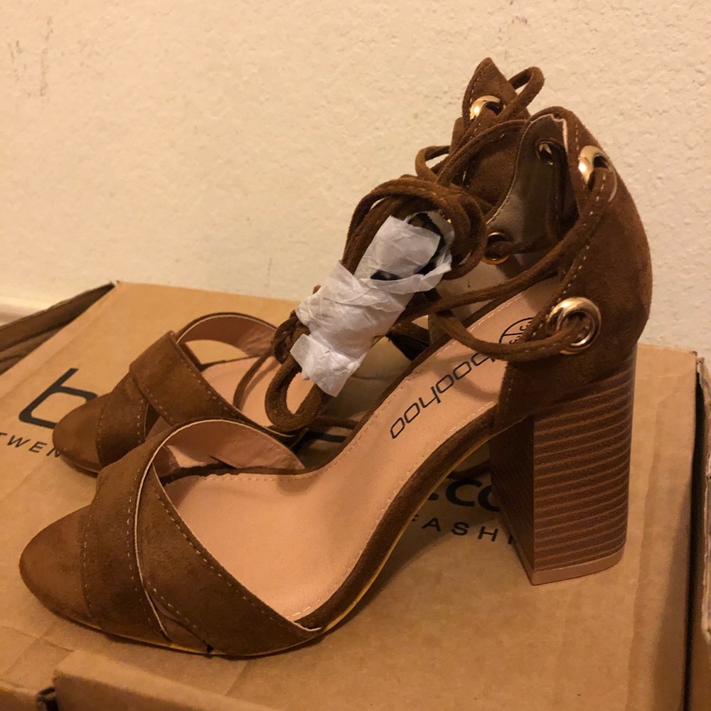 New Boohoo Brown Block Heel Ankle Tie Sandals US 5